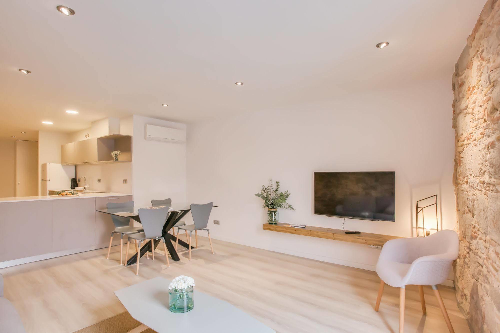 Flateli - Placa Catalunya 22 * Girona