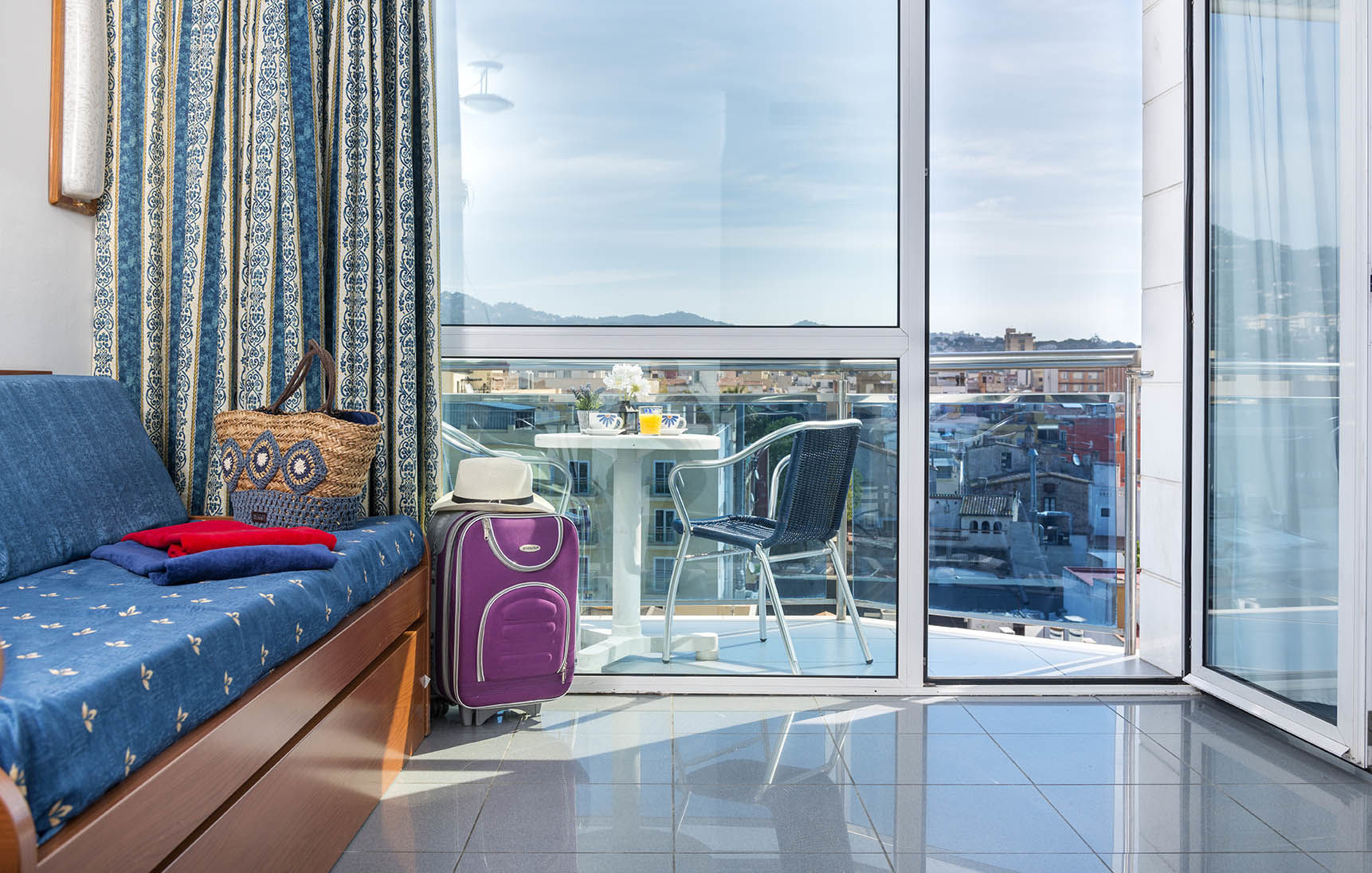Blau Apartment