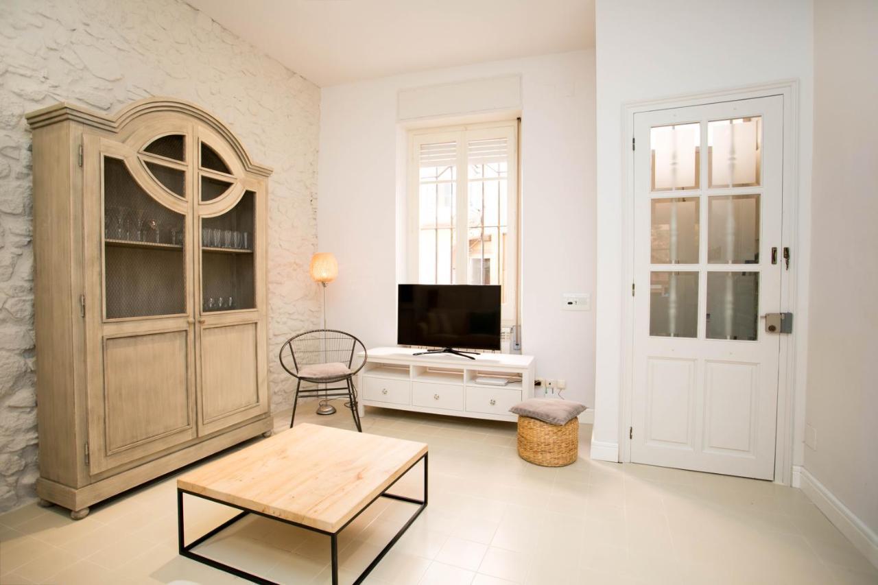 Moll House, The Pensión 3*