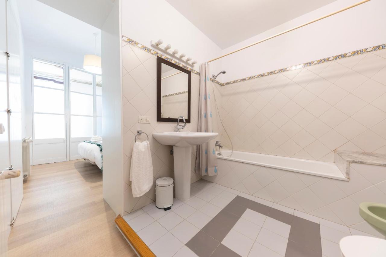 Bravissimo Placa Del Vi, Authentic Historic Apartment *