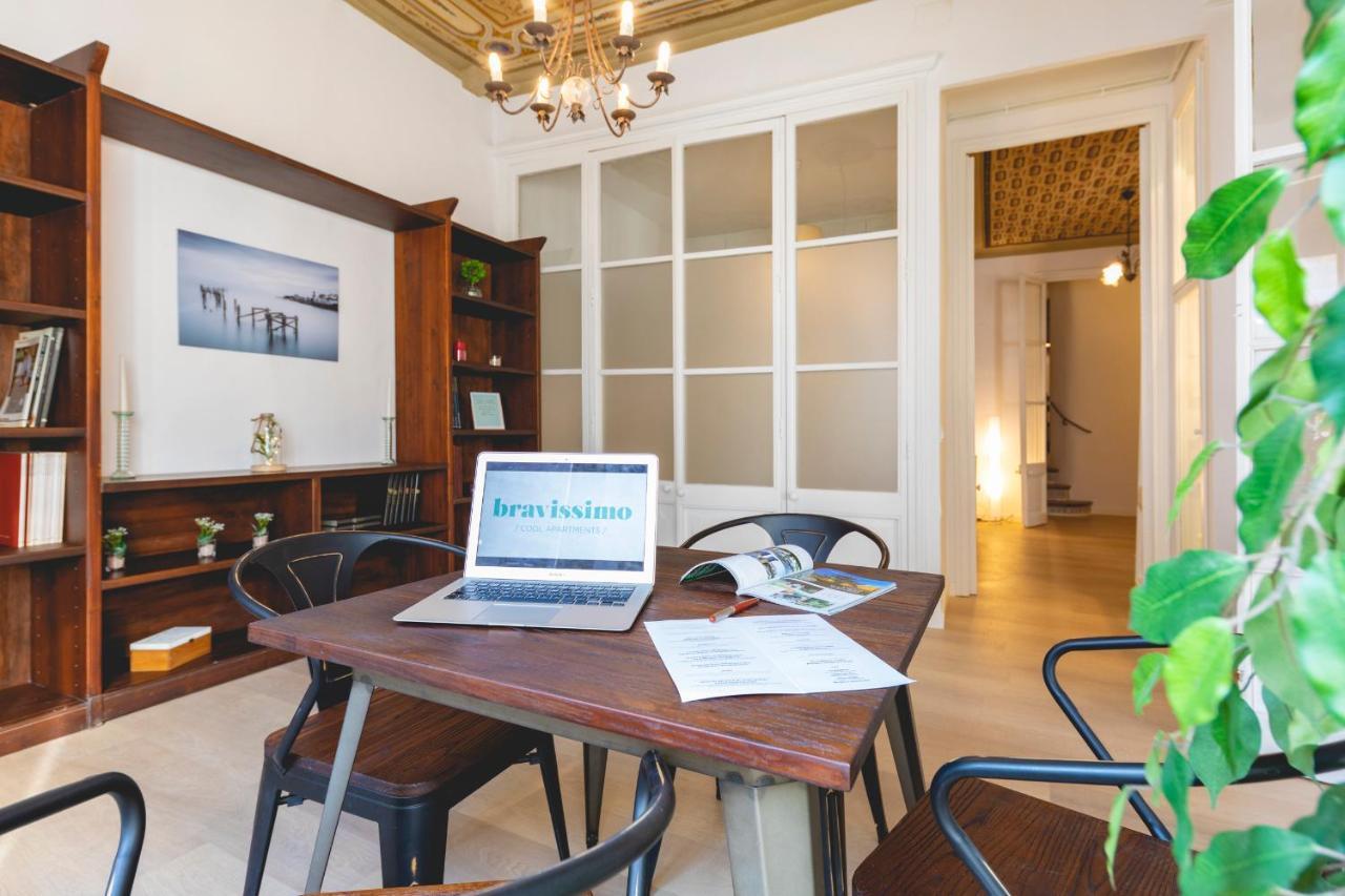 Bravissimo Placa Del Vi, Authentic Historic Apartment *