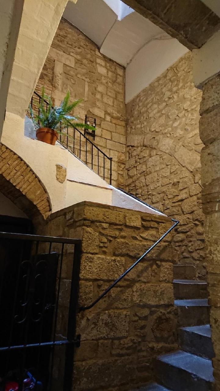 Bravissimo Placa Del Vi, Authentic Historic Apartment