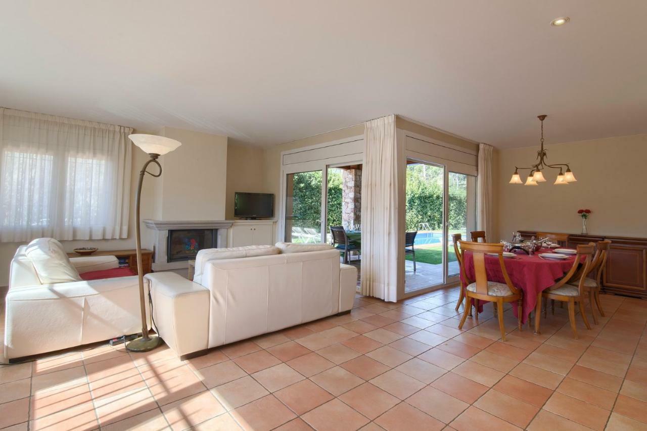 5 Bedroom House In With Private Pool And Garden