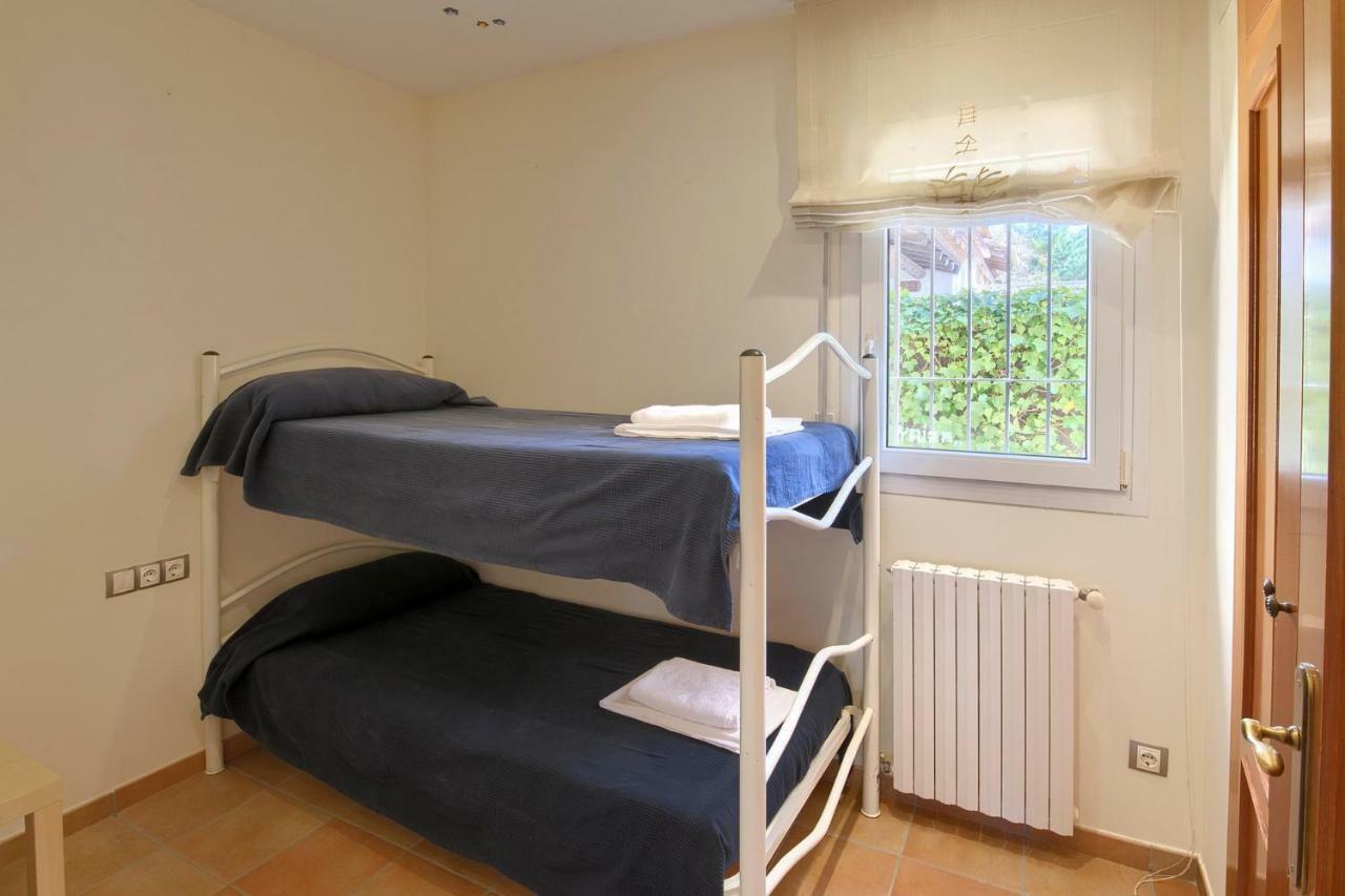 5 Bedroom House In With Private Pool And Garden