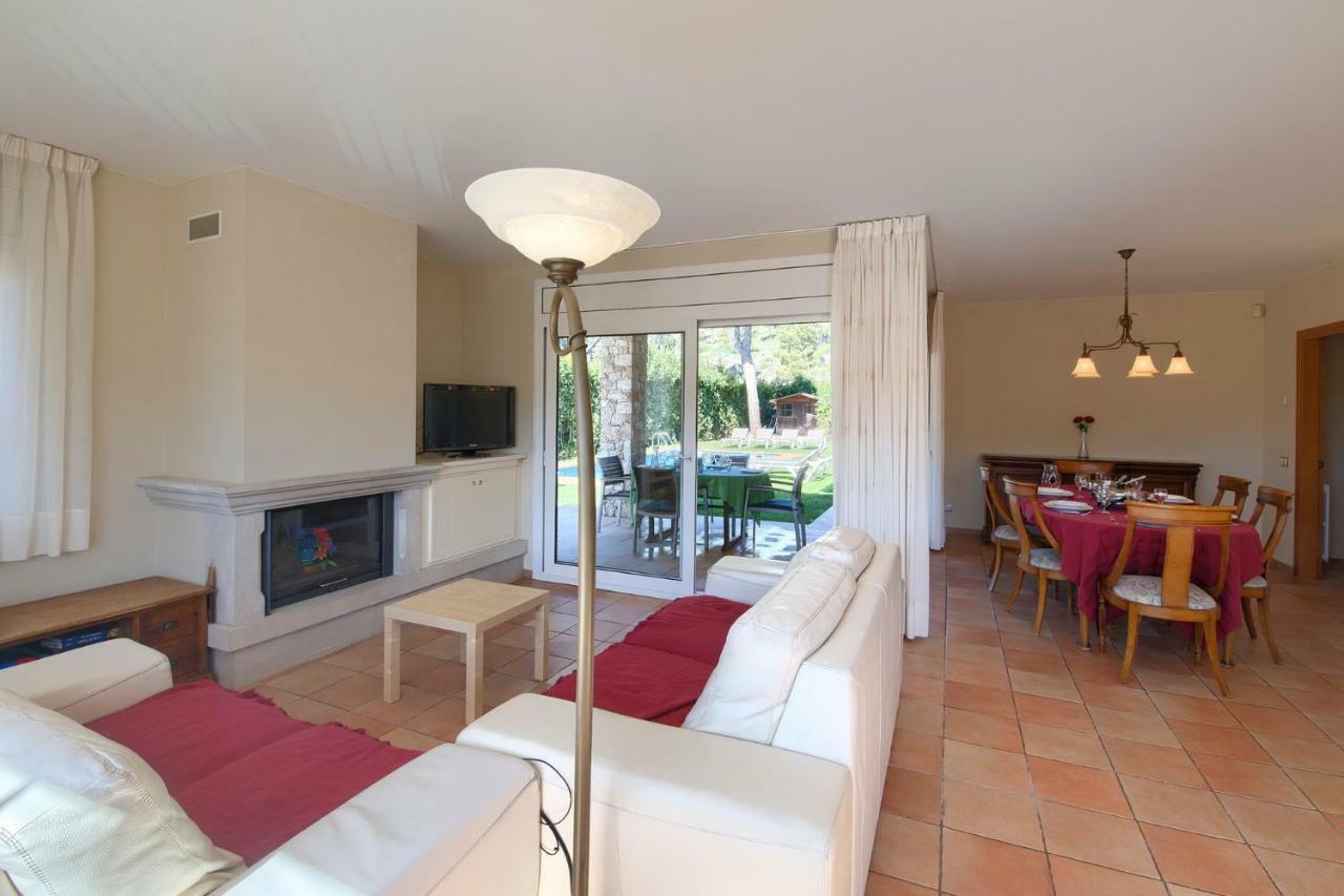 5 Bedroom House In With Private Pool And Garden *