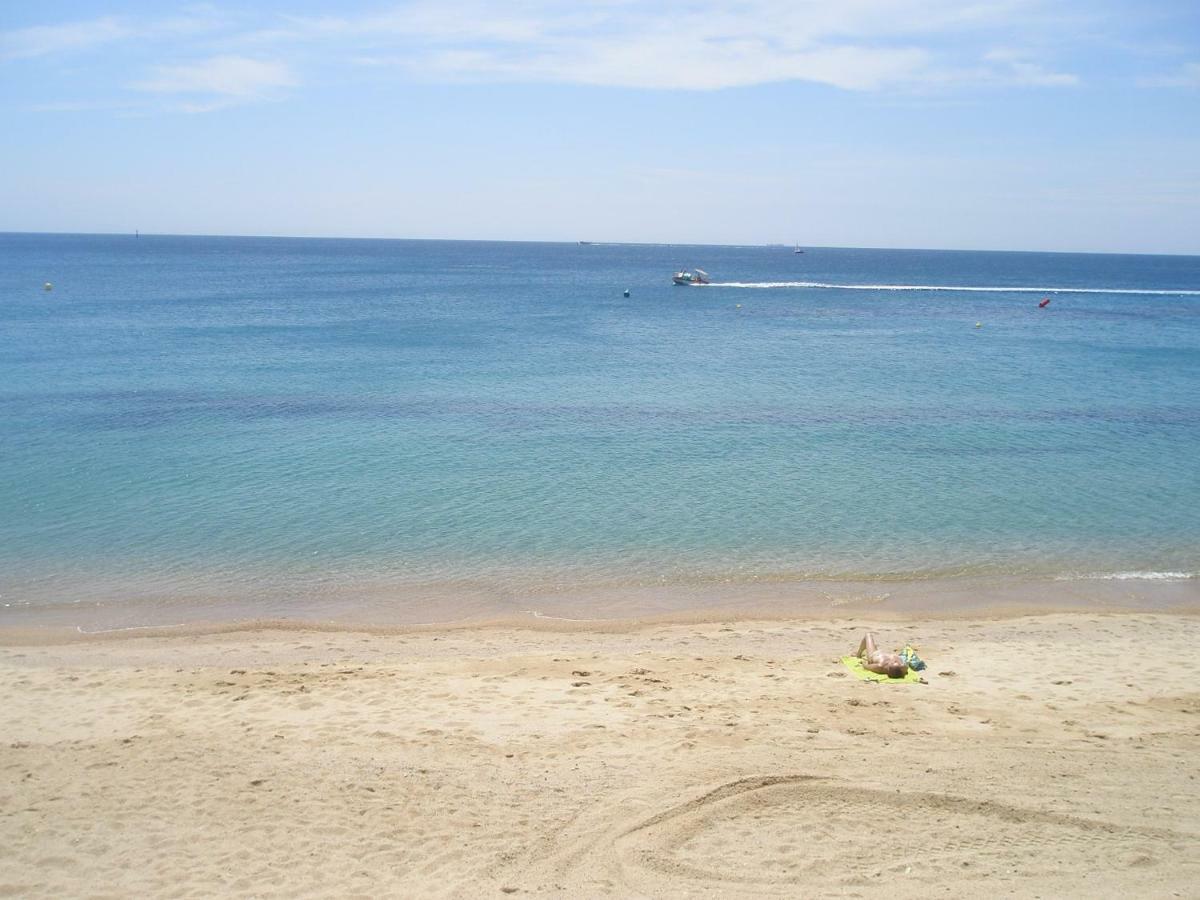 A 17 M. De La Playa Apartamento *