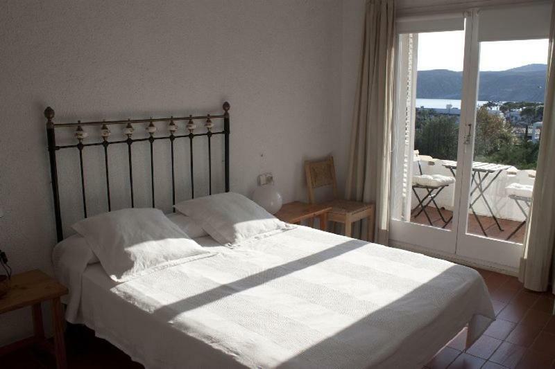 Casa Con Encanto Y Jardin Amplio En Cadaques