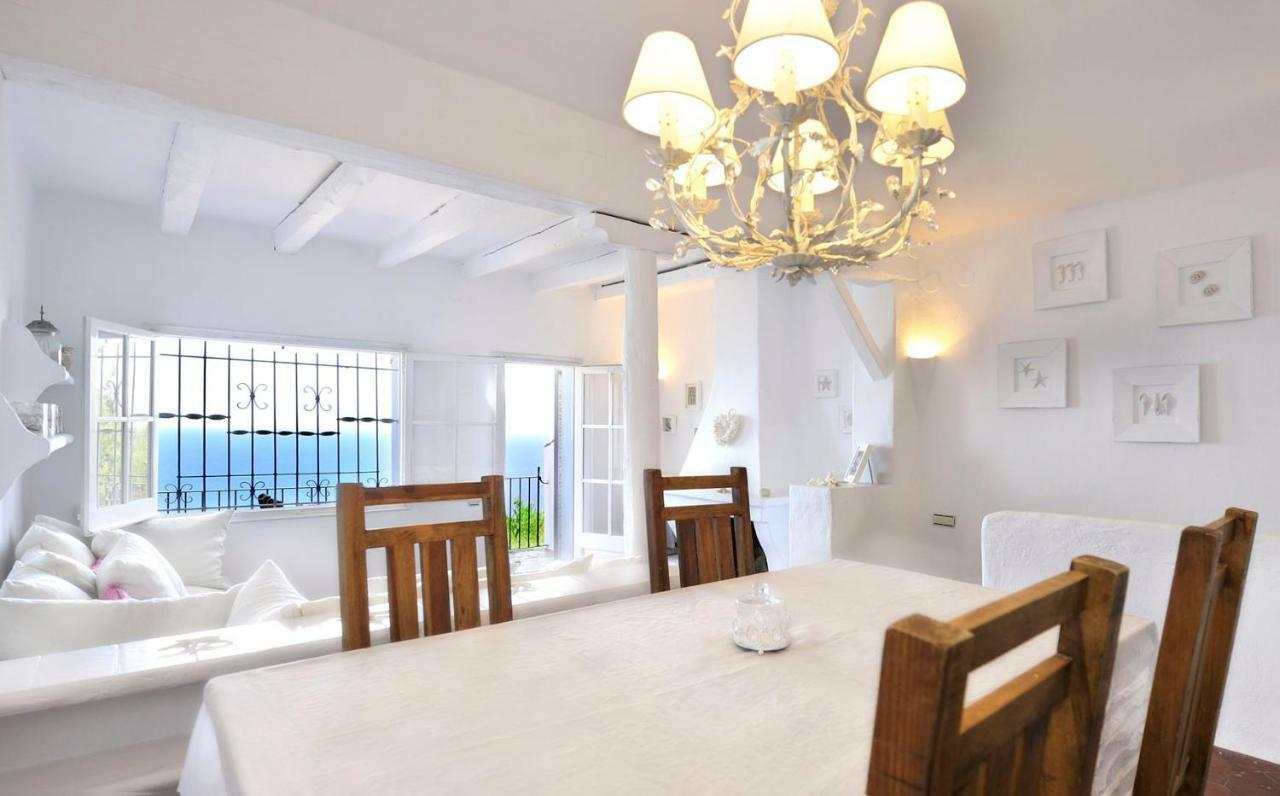 Casa Blanca De Con Vistas Al Mar Y Piscina