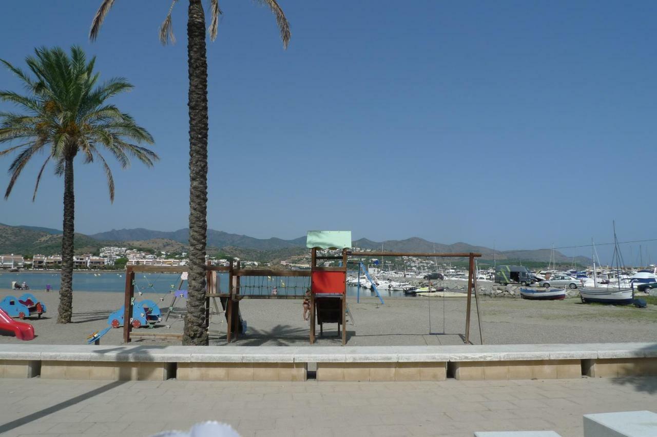 Platja Del Port Apartment