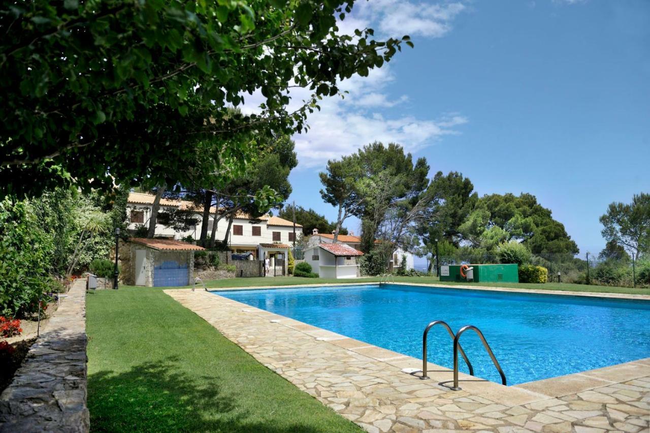 Casa Blanca De Con Vistas Al Mar Y Piscina Сasa de vacaciones Begur