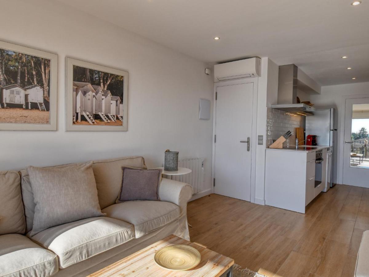 Refurbished Calella De Pal. 250mts Apartment *