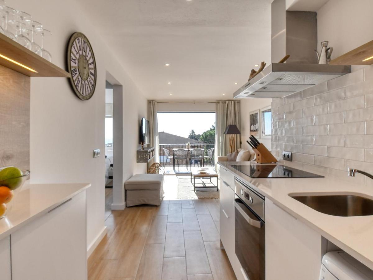 Refurbished Calella De Pal. 250mts Apartment