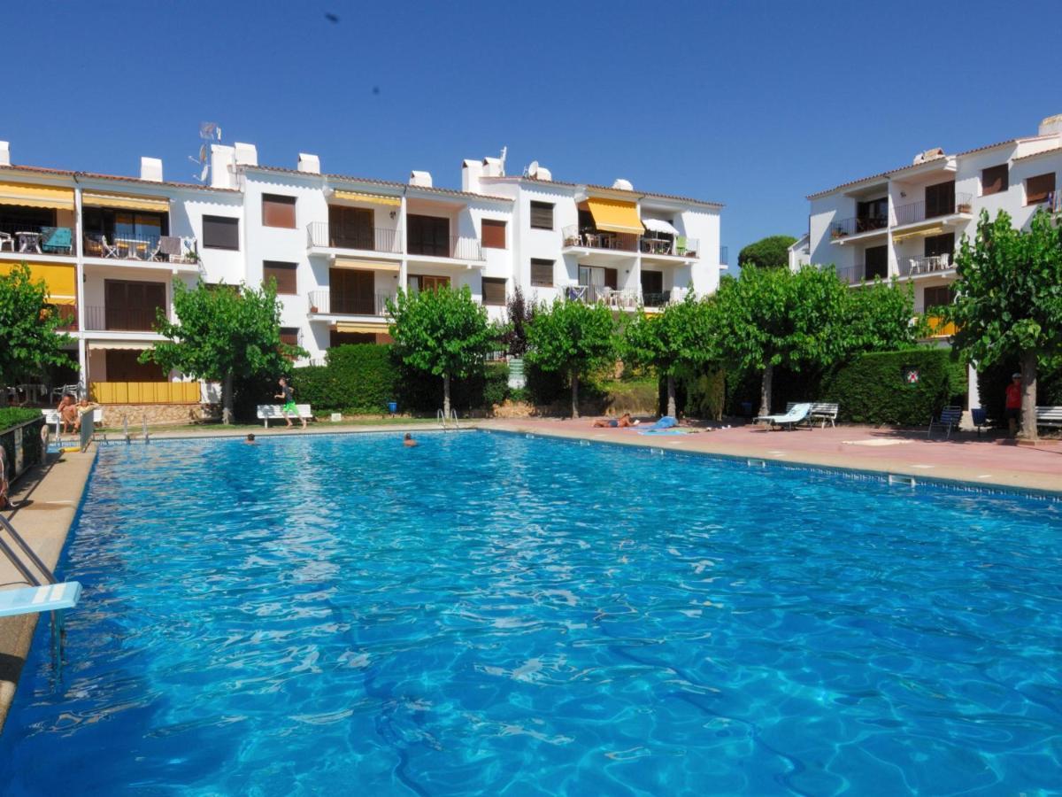 Refurbished Calella De Pal. 250mts Apartment