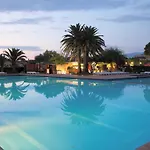 Appartement spacieux avec vue sur la chaîne des Pyrénées et Empuriabrava, LAN