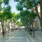 NUEVO luminoso y con terrazas junto a la playa