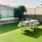 Magnifica Casa Con Jardin Y Barbacoa En Roses