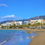 Apartamento moderno con piscina y parking cerca de la playa