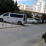Bonito piso frente a la playa con parking privado.
