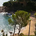 Apartamento Cala Salionç Playa frente a la playa y encima del Mar