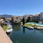 PORT SOTAVENT 2C - Apartamento en la Marina de Empuriabrava - piscina comunitaria, - parking - vistas al canal - cerca centro y playa