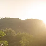 El Vilarot. La Casa De Piedra En La Naturaleza.