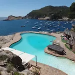 CAP SA SAL BEGUR primera línea de mar con terraza
