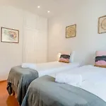 New Top Floor Apt With A Lot Of Light & Aircon