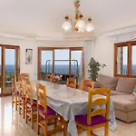 Hauzify I Casa Suredes
