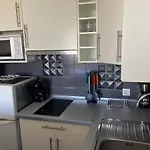 Tres Bel Appartement Entierement Renove