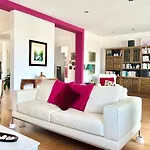 Moderno y amplio apartamento en el centro de Roses