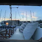 Alójate en un velero en Empuriabrava o regala la experiencia a alguien especial
