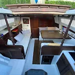 Alójate en un velero en Empuriabrava o regala la experiencia a alguien especial