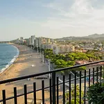 Spacious Seafront Apartment