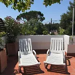Casita Blanca Con Fibra Optica Y Piscina Cominutaria