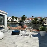 Maison sur canaux marina Empuriabrava avec 4 suites dont 1 suite balnéo Jacuzzi