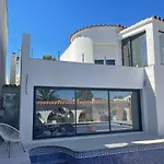 Maison sur canaux marina Empuriabrava avec 4 suites dont 1 suite balnéo Jacuzzi