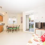 Precioso apartamento con piscina y jardín propio