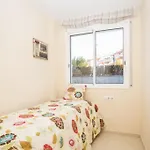 Precioso apartamento con piscina y jardín propio