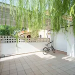 Villa Requesens on Canal
