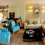2 Story, 5 Bedroom, 3 Bath Flat, Steps From The Beach & Cliff Walk