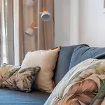 Apartamento Con Terraza Cerca De La Playa By Insidehome