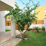 Gerkens, Bonita Casa De Tres Dormitorios Con Piscina Comunitaria En Escala