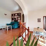 Casa con fantásticas vistas y jardín