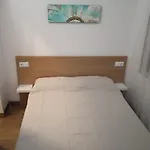 Habitacion Economica Con Bano Privado En Pleno Centro De Figueres
