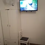 Habitacion Economica Con Bano Privado En Pleno Centro De Figueres