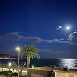Estudio Con Impresionantes Vistas Al Mar