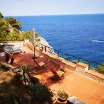 Villa Transatlantique En Premiere Ligne De Mer Dite Villa Esmeralda