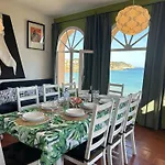 Apartamento con jardín a 11 metros de la playa. CG.