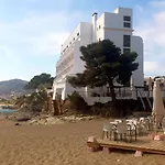 2-Bedroom Brand New Apartment Steps From The Beach