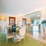 Villa Luxueuse, 2 Piscines, Spa Et Salle De Sport, 5 Chambres, 4 Salles De Bain